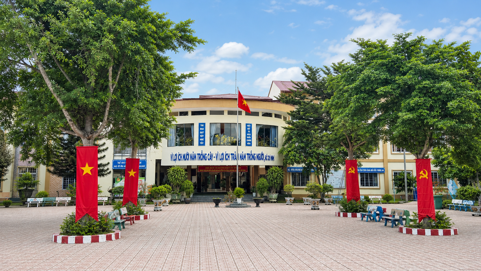 Toàn cảnh Trường THCS Trần Phú